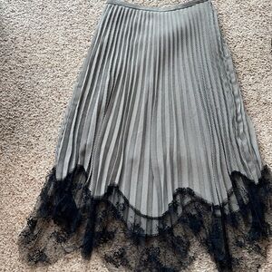 Chapter One Elegant Black and beige Pleated Skirt with Lace Trim size 4
